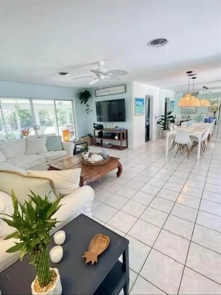 301 SW 8th Terrace Boca Raton FL 33486