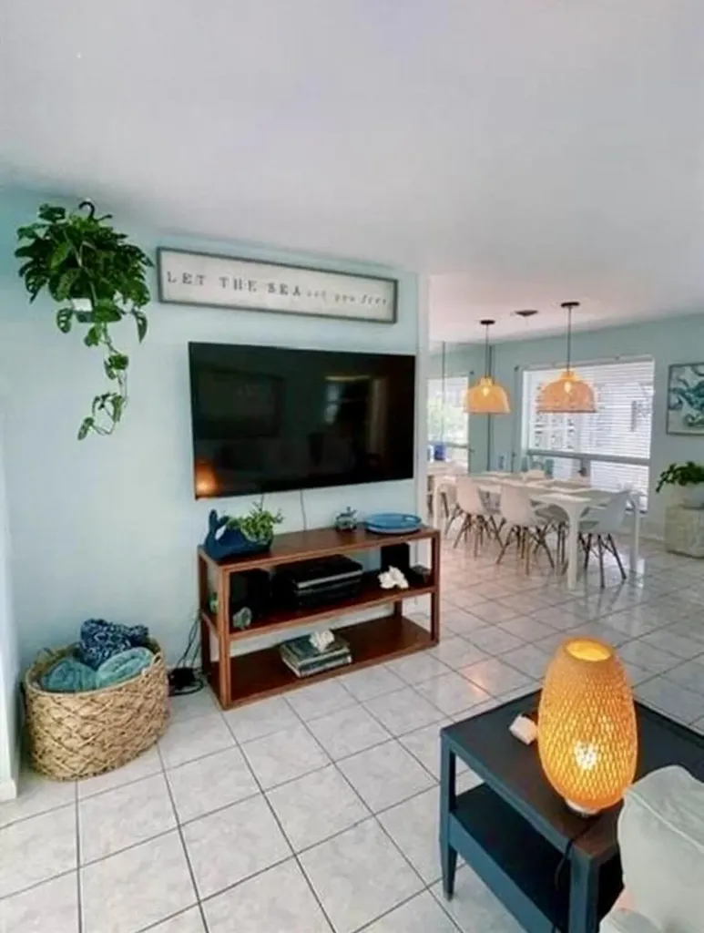 301 SW 8th Terrace Boca Raton FL 33486