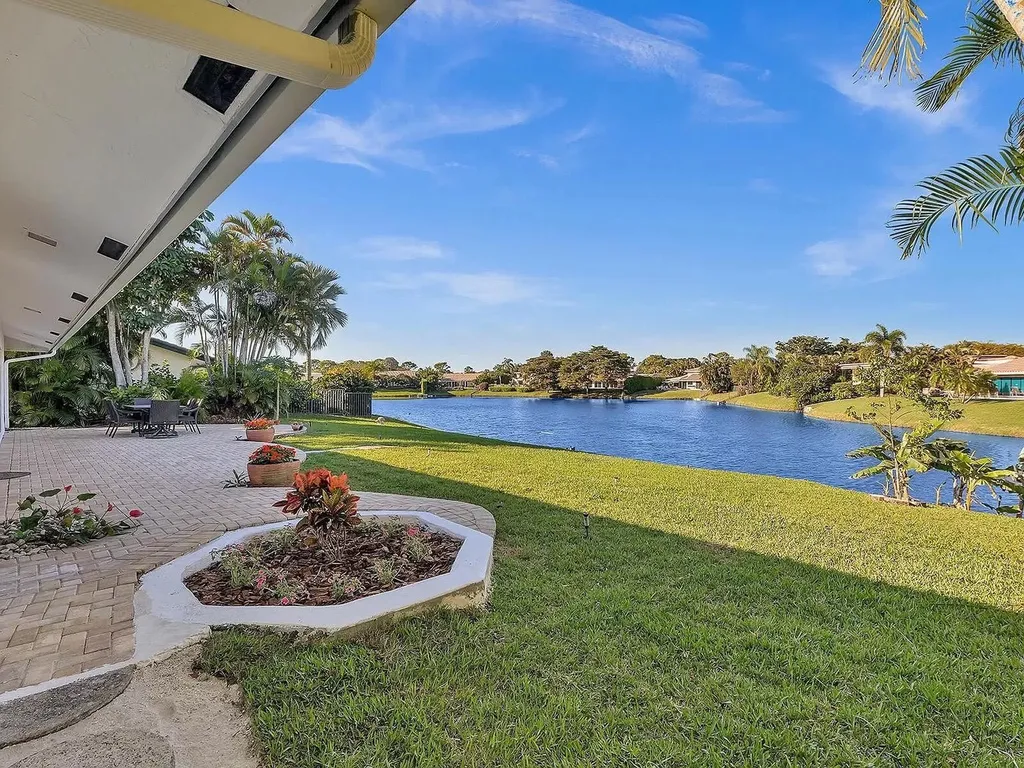 4989 Pineview Circle Delray Beach FL 33445