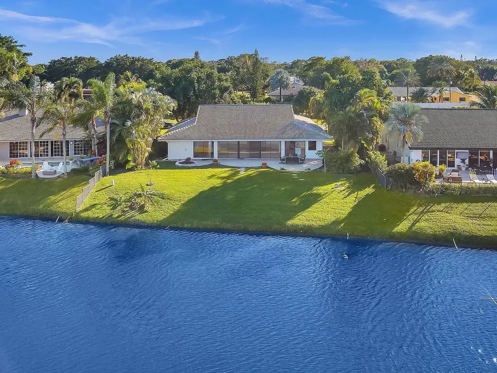 4989 Pineview Circle Delray Beach FL 33445