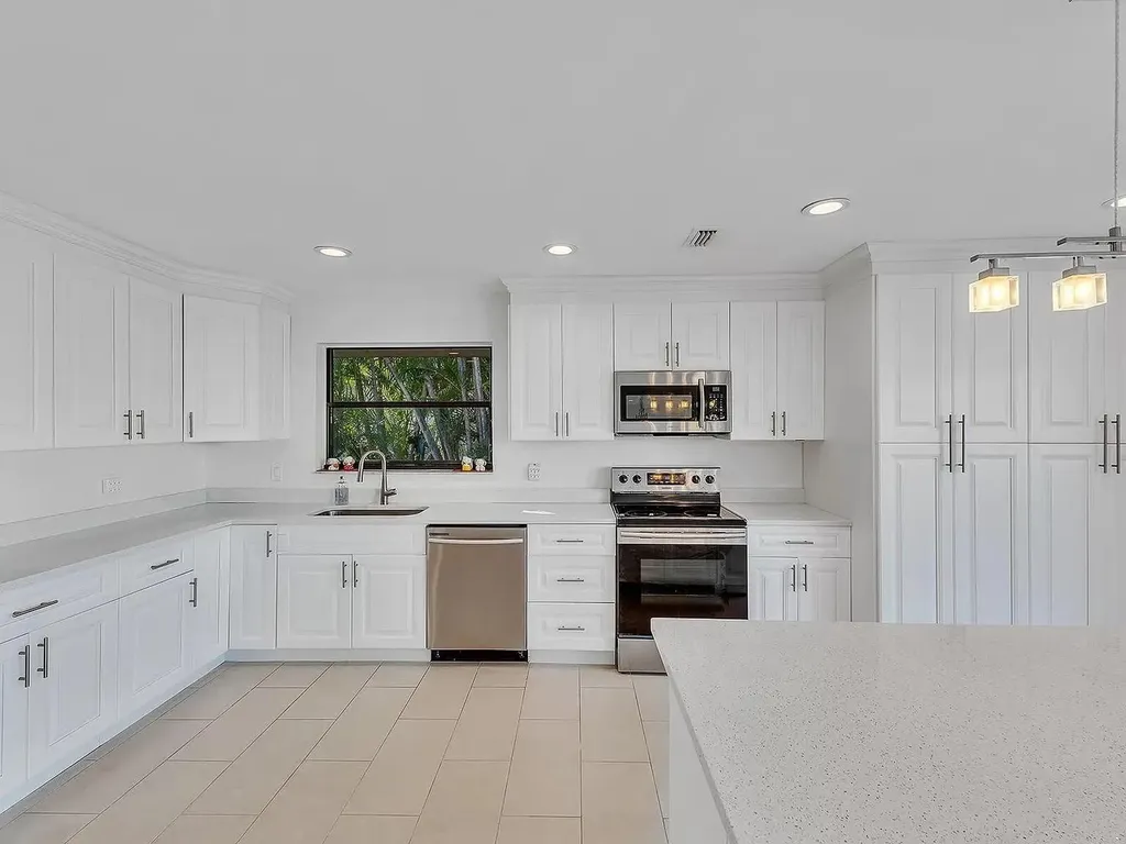 4989 Pineview Circle Delray Beach FL 33445