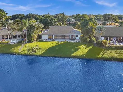4989 Pineview Circle Delray Beach FL 33445