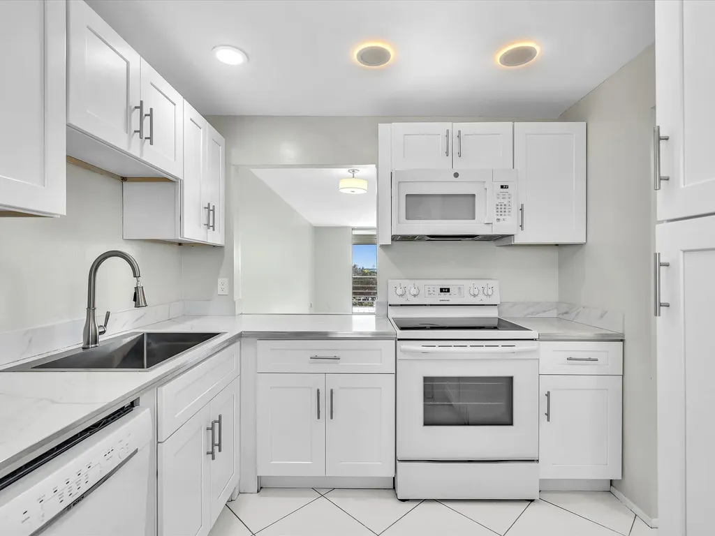 6161 NW 2nd Avenue Boca Raton FL 33487