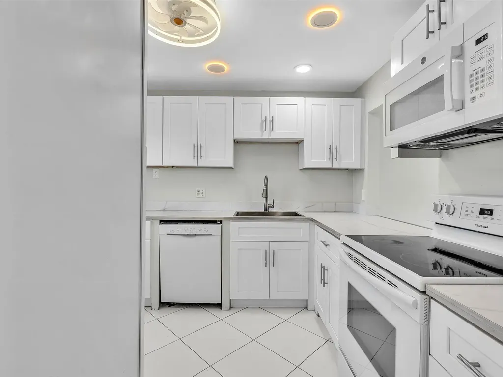 6161 NW 2nd Avenue Boca Raton FL 33487