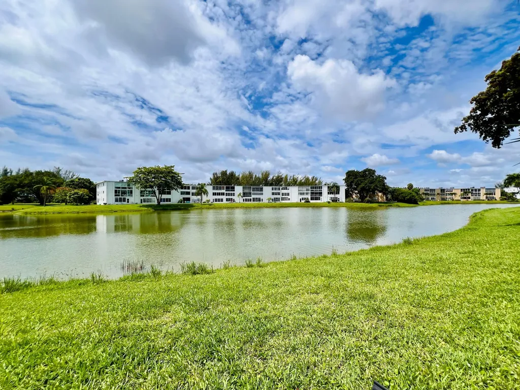 107 Wellington D West Palm Beach FL 33417