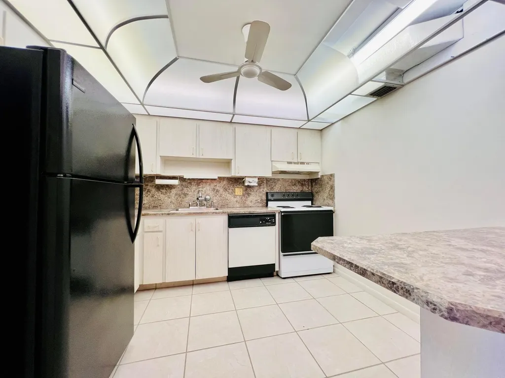 107 Wellington D West Palm Beach FL 33417