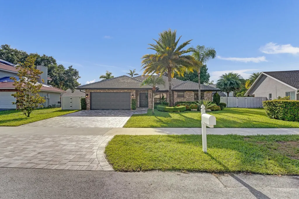 800 Blue Ridge Way Davie FL 33325