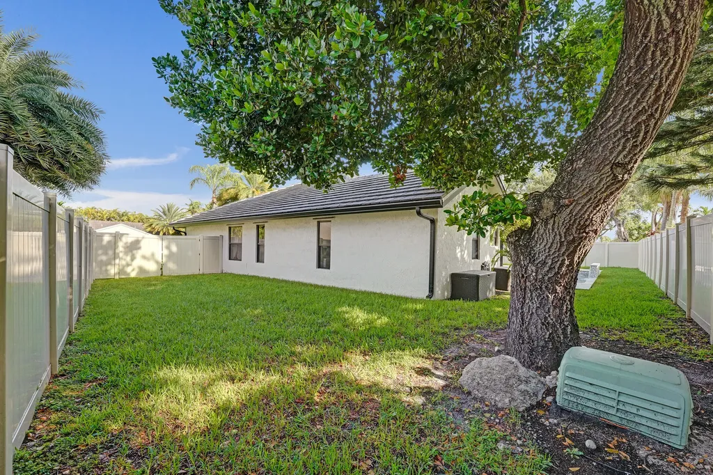800 Blue Ridge Way Davie FL 33325