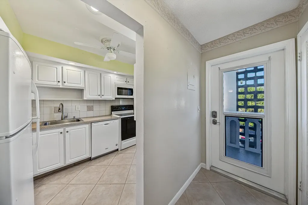 400 SE 10th Street Deerfield Beach FL 33441