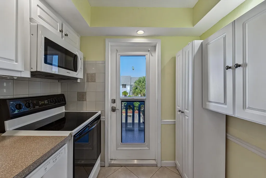 400 SE 10th Street Deerfield Beach FL 33441