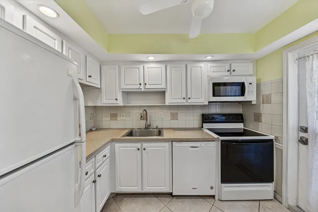 400 SE 10th Street Deerfield Beach FL 33441