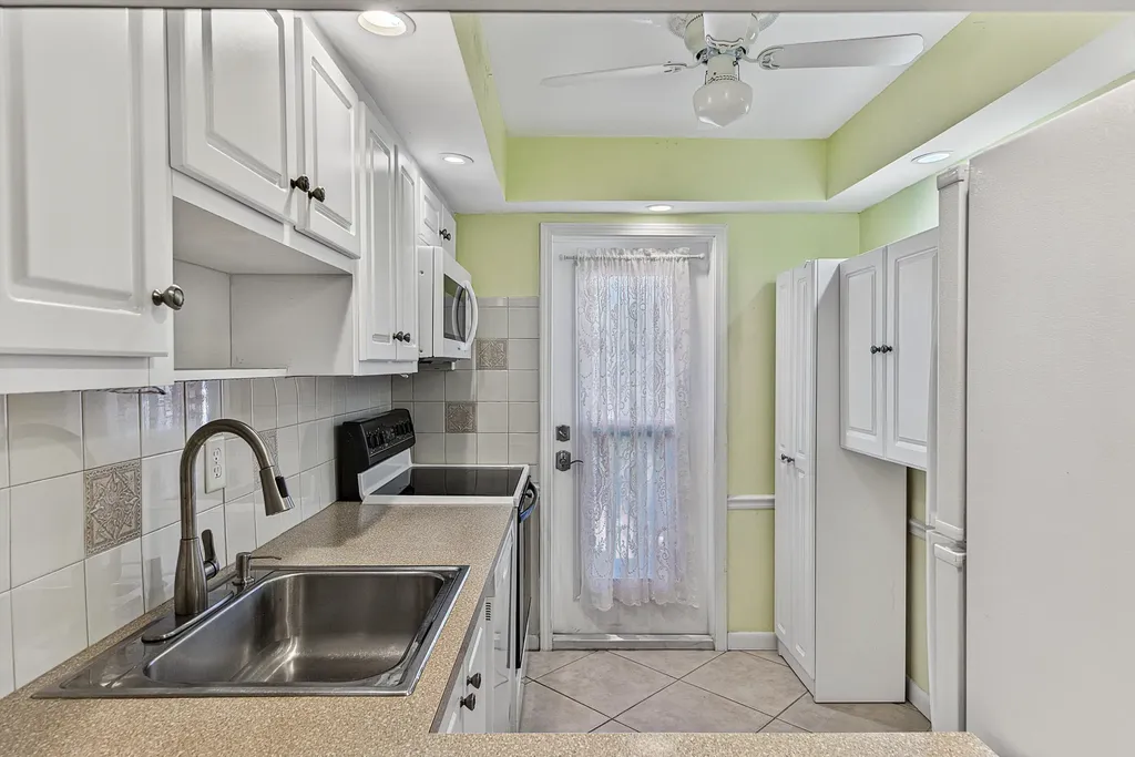 400 SE 10th Street Deerfield Beach FL 33441