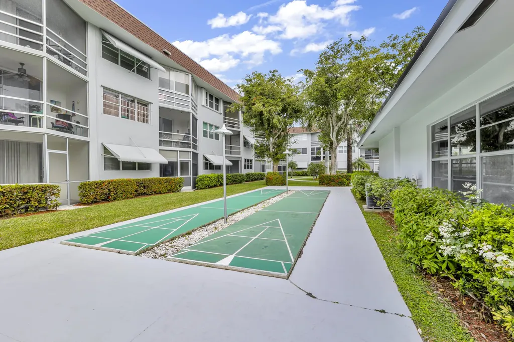 400 SE 10th Street Deerfield Beach FL 33441