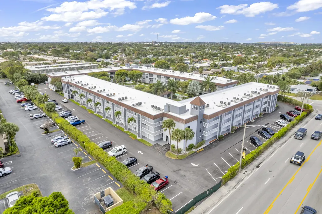 400 SE 10th Street Deerfield Beach FL 33441