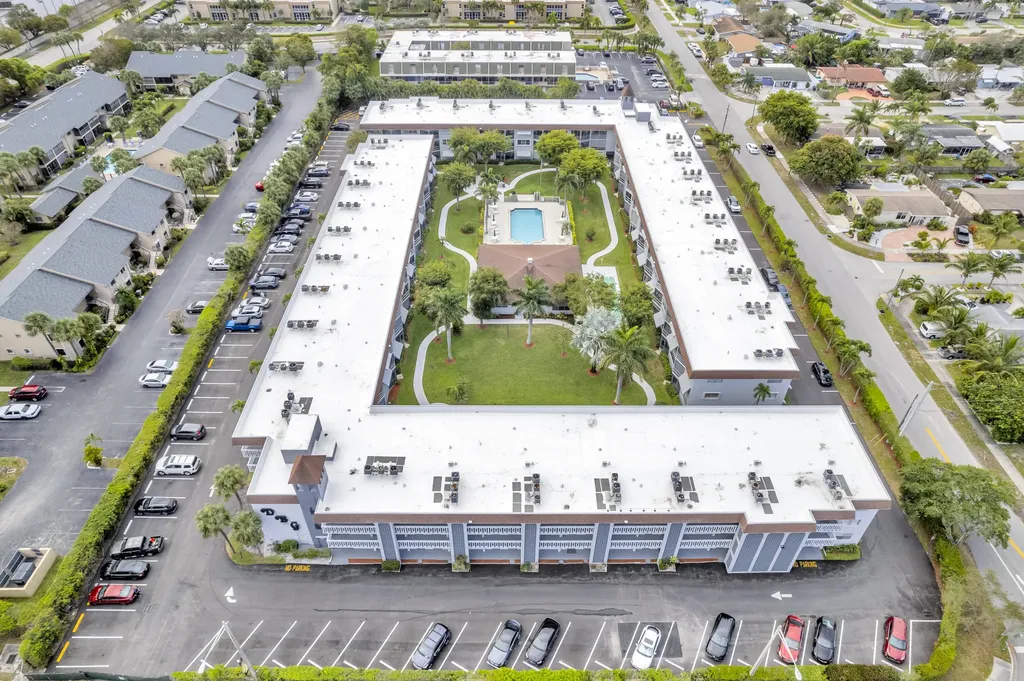 400 SE 10th Street Deerfield Beach FL 33441