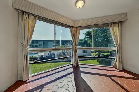 400 SE 10th Street Deerfield Beach FL 33441