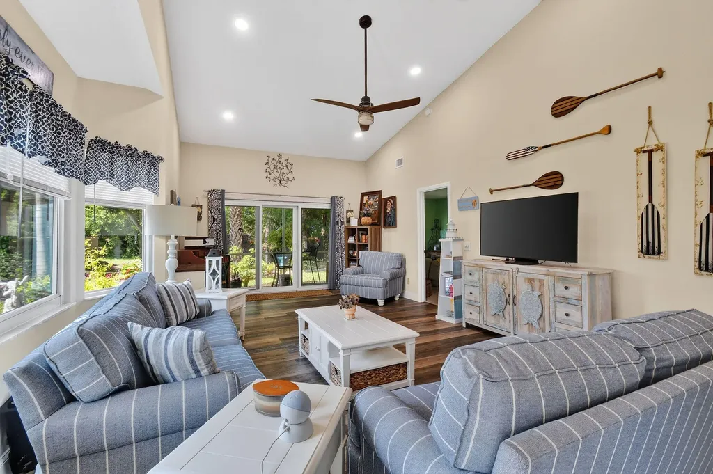 1646 SE Green Acres Circle Port St Lucie FL 34952