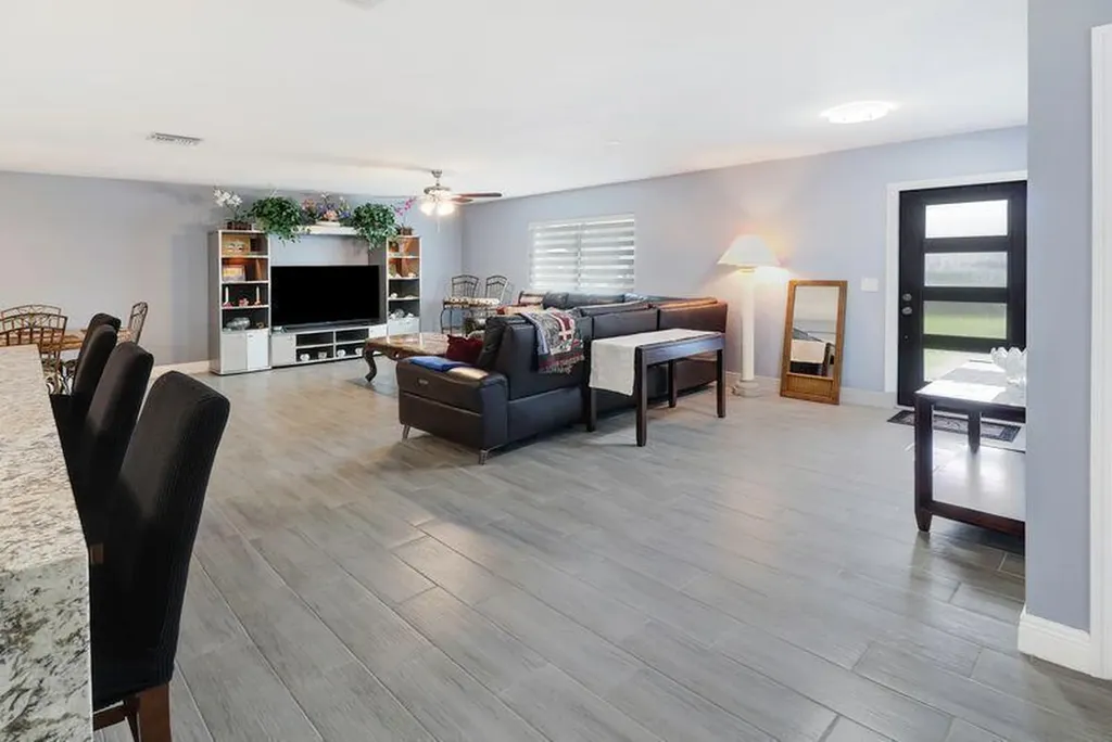 615 NE 15th Place Boynton Beach FL 33435
