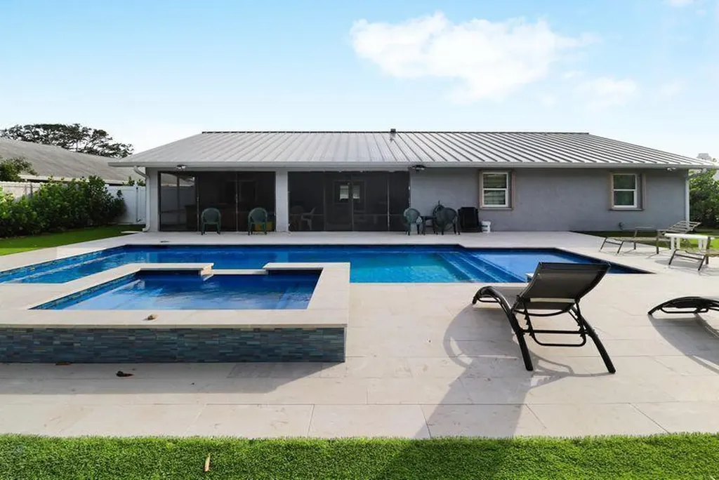 615 NE 15th Place Boynton Beach FL 33435