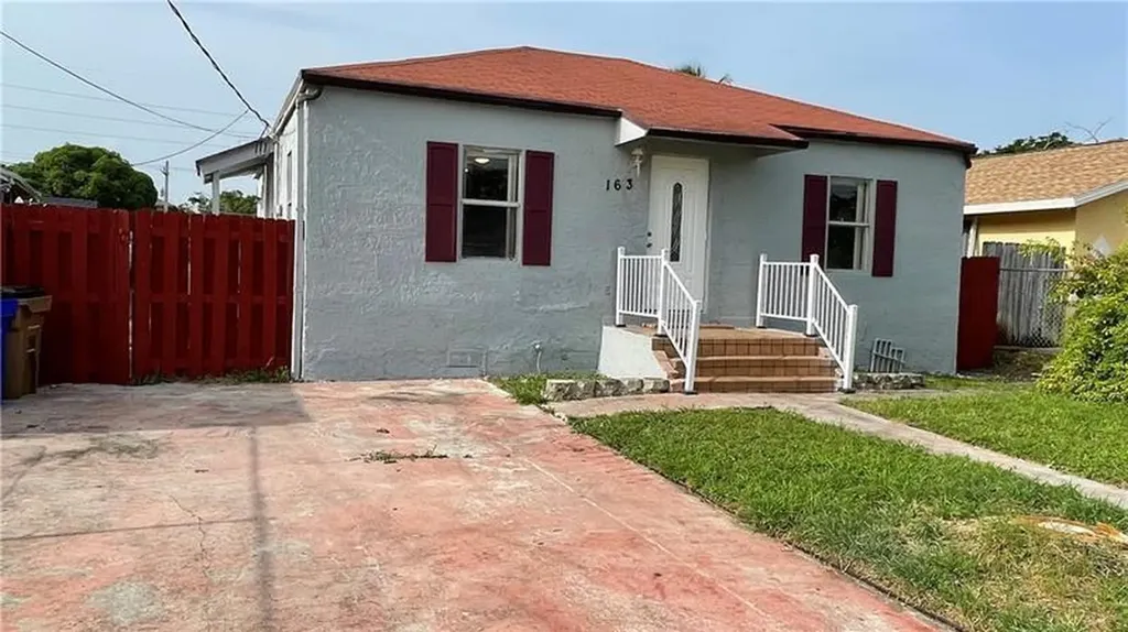 163 SW 5th Street Deerfield Beach FL 33441