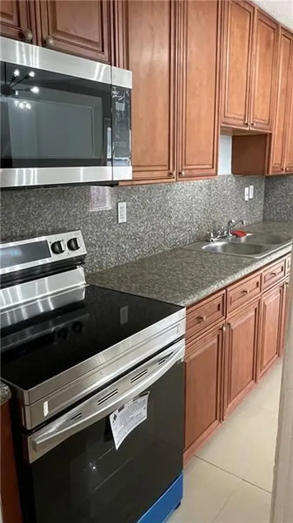 163 SW 5th Street Deerfield Beach FL 33441