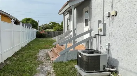 163 SW 5th Street Deerfield Beach FL 33441
