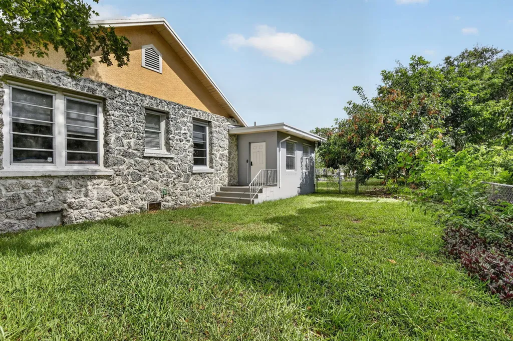 2465 Taylor Street Hollywood FL 33020