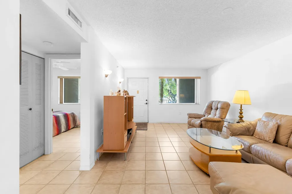 9470 Tangerine Place Davie FL 33324
