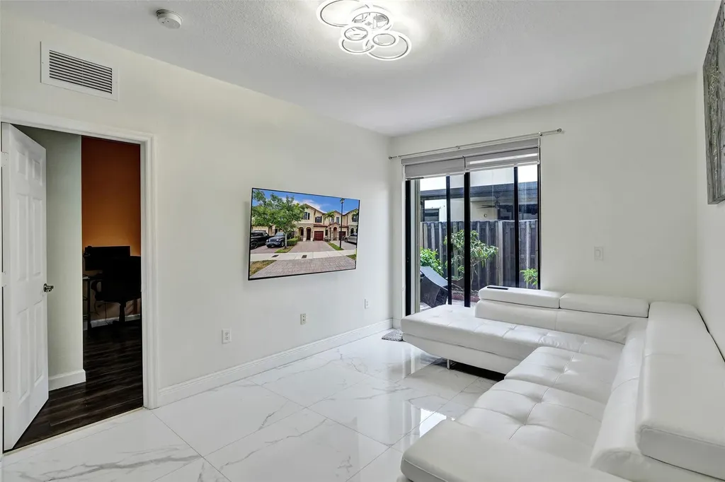 8768 NW 98th Avenue Doral FL 33178