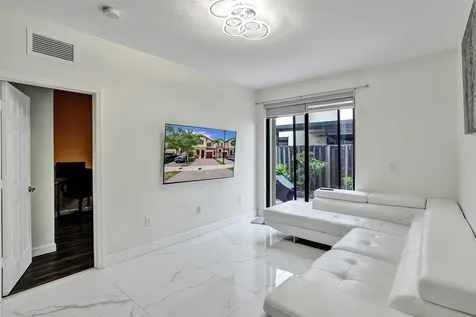 8768 NW 98th Avenue Doral FL 33178