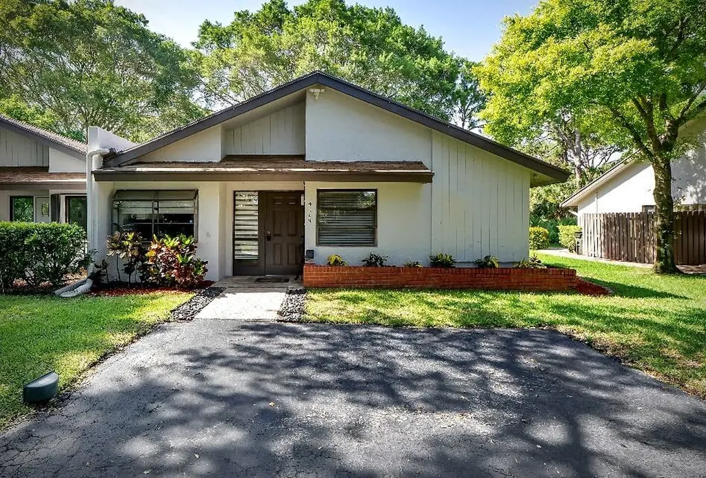 4148 Palm Forest Drive S Delray Beach FL 33445