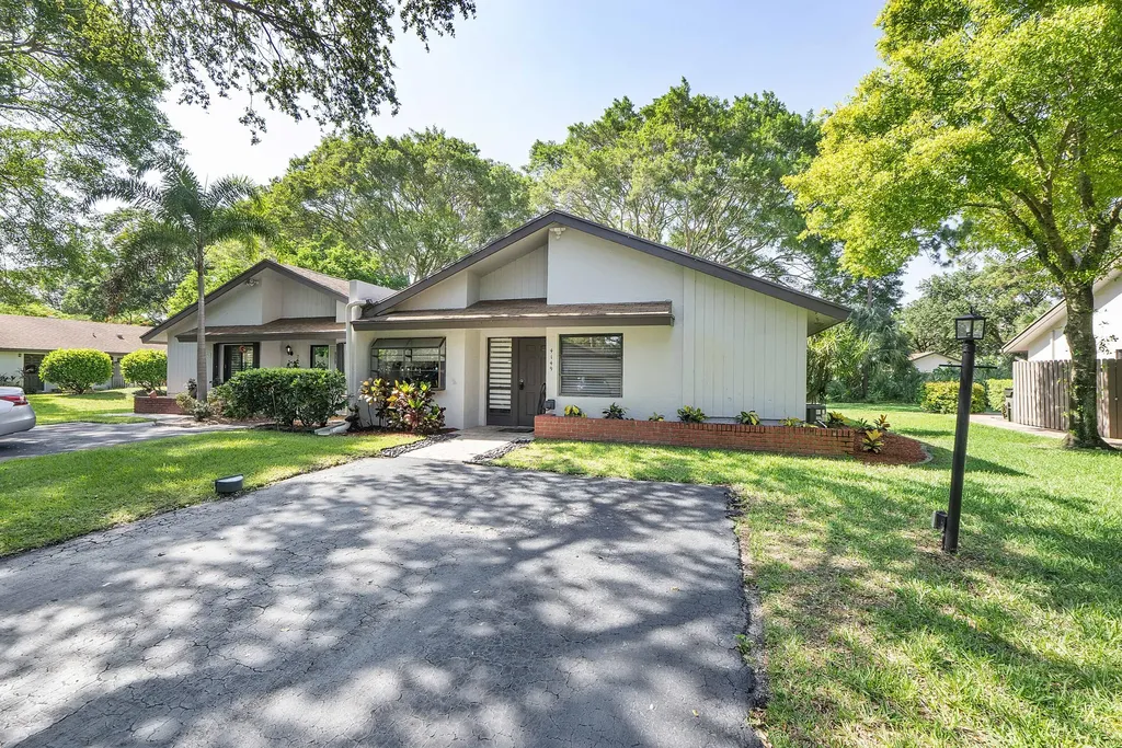 4148 Palm Forest Drive S Delray Beach FL 33445