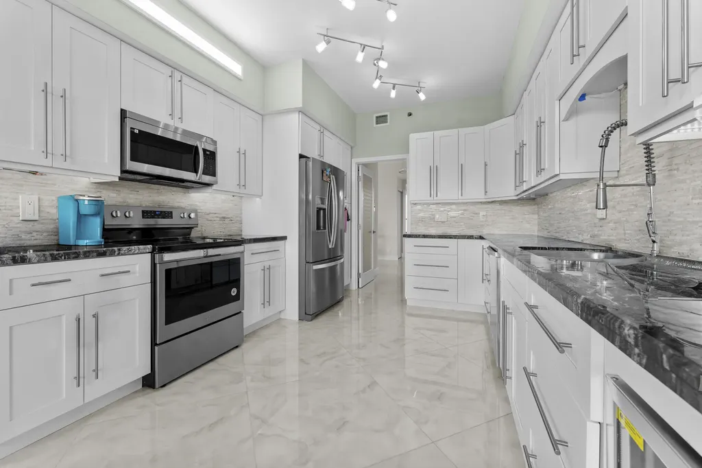 7578 Regency Lake Drive Boca Raton FL 33433
