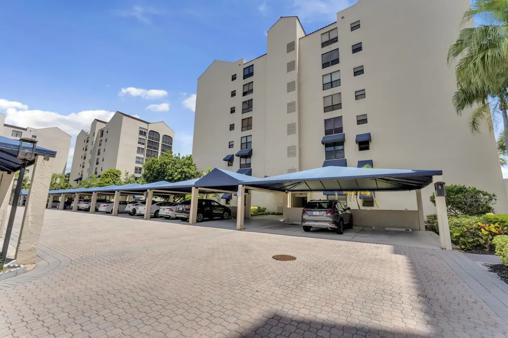 7578 Regency Lake Drive Boca Raton FL 33433