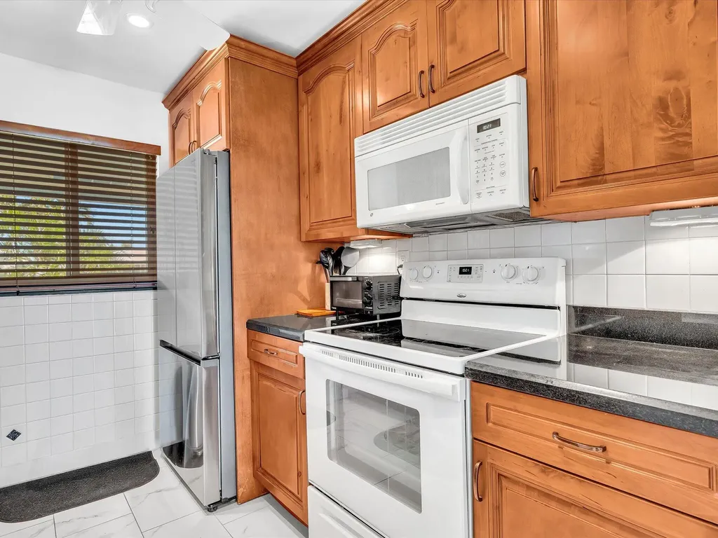2017 SW Golf Lane Boynton Beach FL 33426