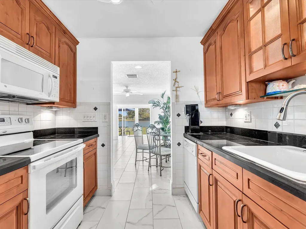2017 SW Golf Lane Boynton Beach FL 33426
