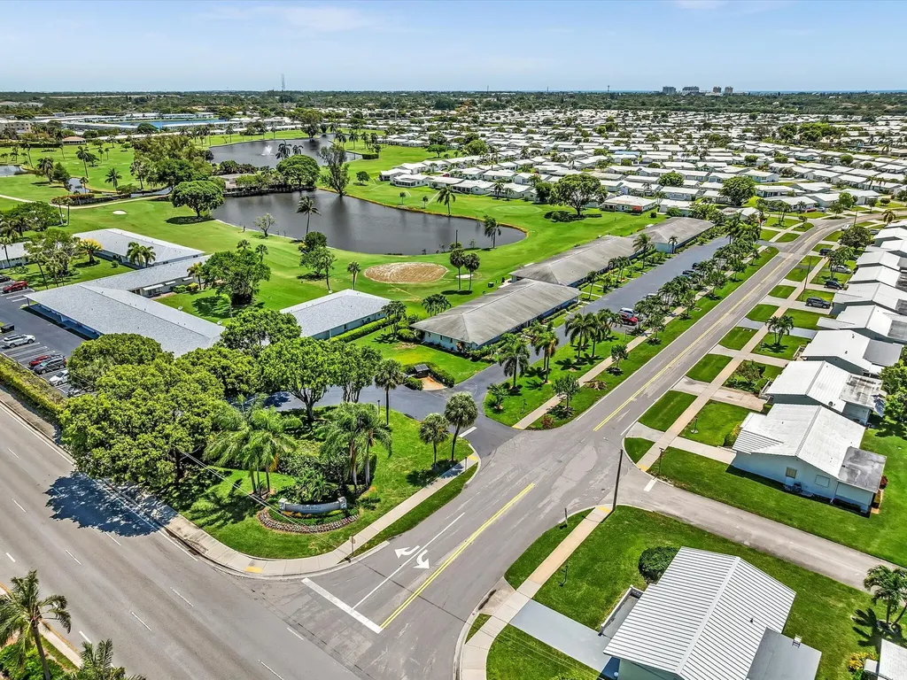 2017 SW Golf Lane Boynton Beach FL 33426