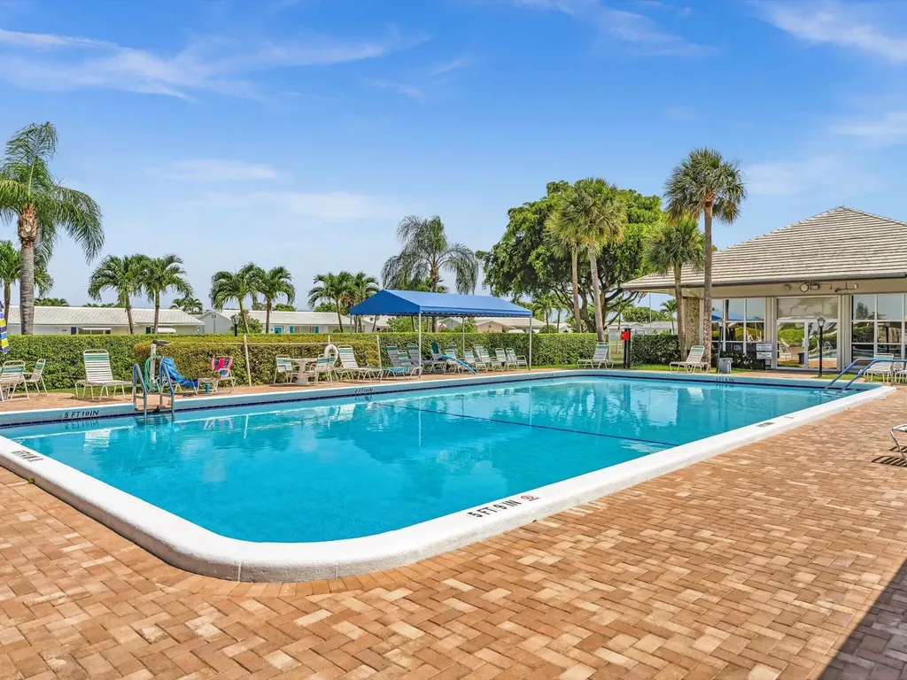 2017 SW Golf Lane Boynton Beach FL 33426