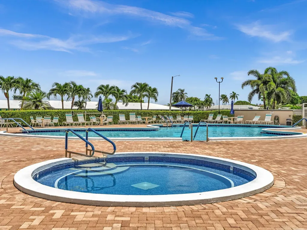 2017 SW Golf Lane Boynton Beach FL 33426