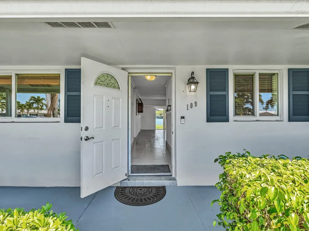 2017 SW Golf Lane Boynton Beach FL 33426