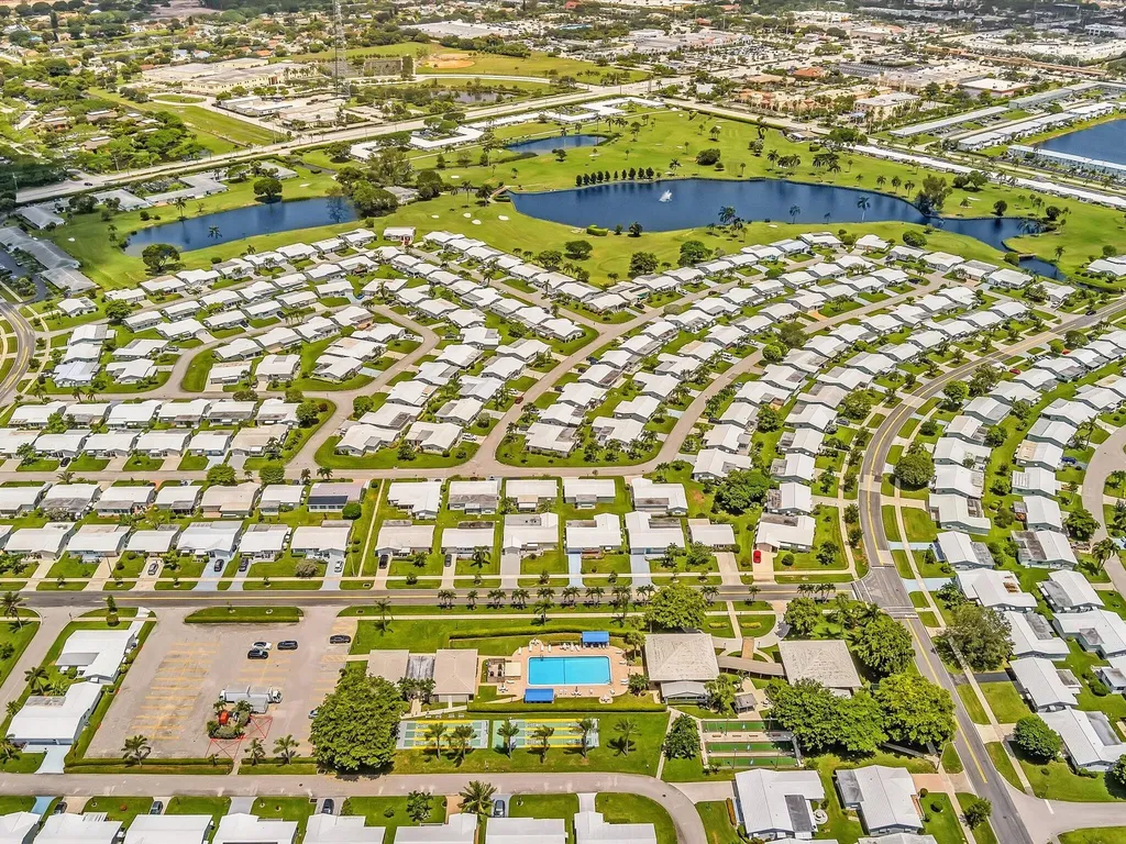 2017 SW Golf Lane Boynton Beach FL 33426