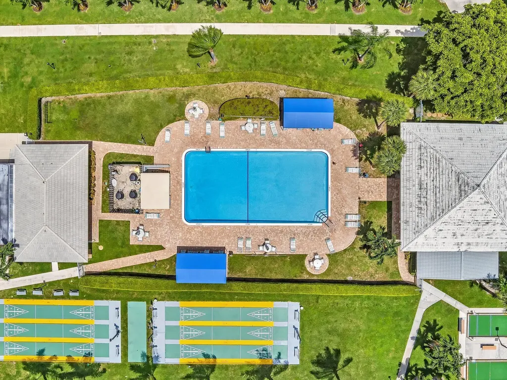 2017 SW Golf Lane Boynton Beach FL 33426