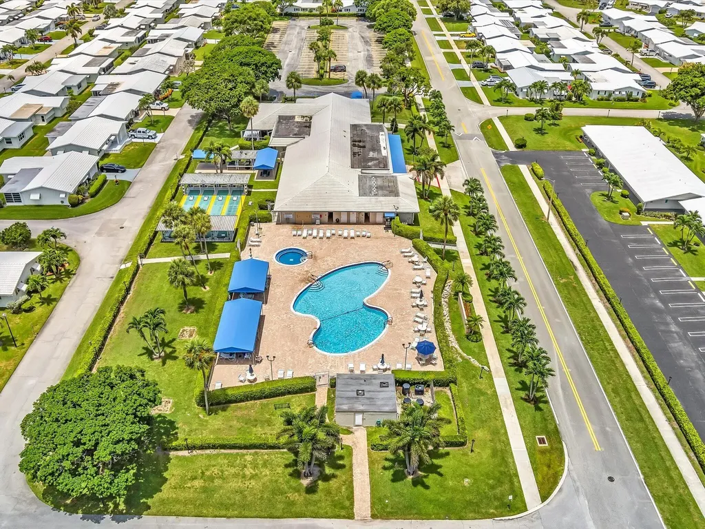 2017 SW Golf Lane Boynton Beach FL 33426