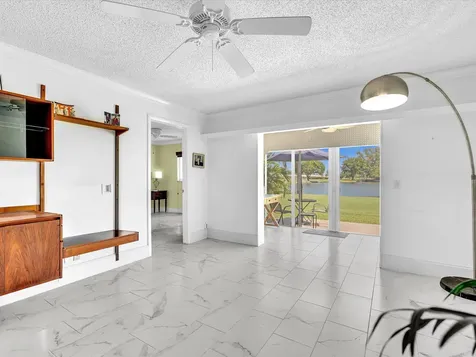 2017 SW Golf Lane Boynton Beach FL 33426
