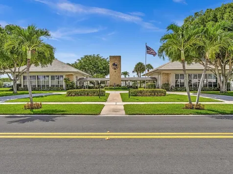 2017 SW Golf Lane Boynton Beach FL 33426