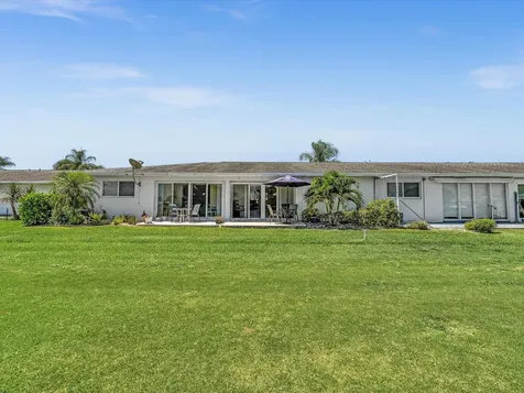 2017 SW Golf Lane Boynton Beach FL 33426