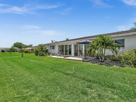 2017 SW Golf Lane Boynton Beach FL 33426