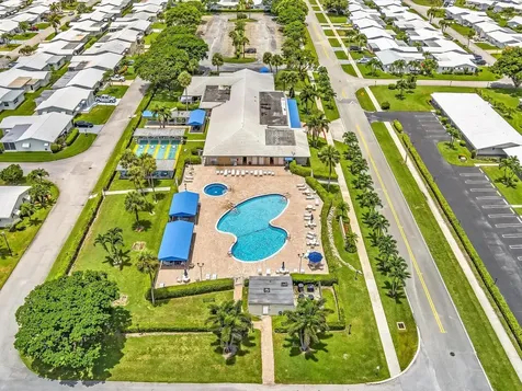 2017 SW Golf Lane Boynton Beach FL 33426