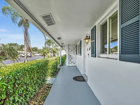 2017 SW Golf Lane Boynton Beach FL 33426