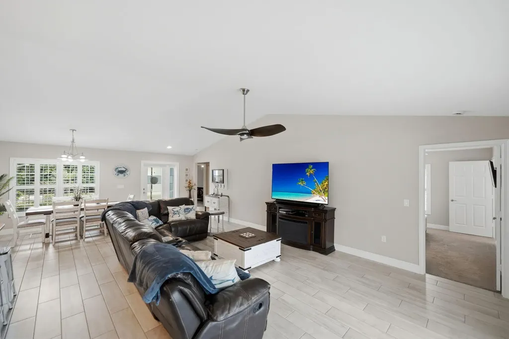 186 NE Dominican Terrace Port St Lucie FL 34983